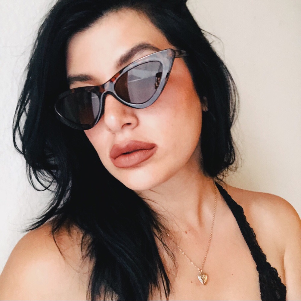 Tortoiseshell Triangle Sunnies 😎 - Picture 2 of 4